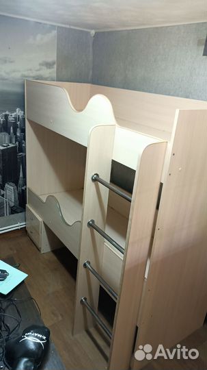 Кровать двухьярусная