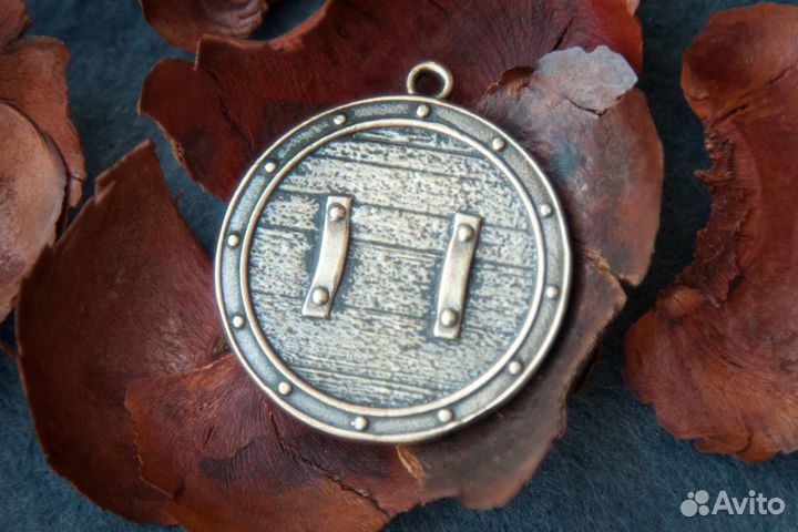 Кулон Шлем ужаса на шнуре. Символ викингов. Латунь