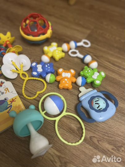 Развивающие игрушки для малышей пакетом
