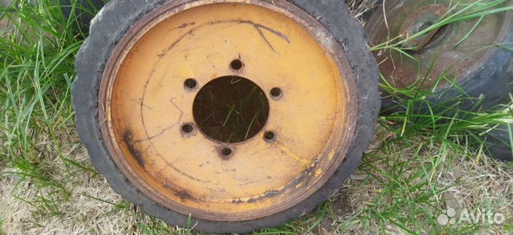 Колеса на вилочный погрузчик 630х200х480