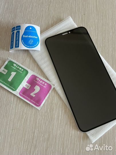 Защитное стекло на iPhone 11