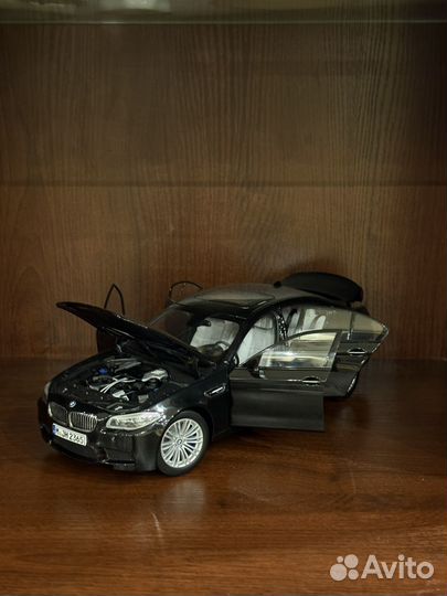 1:18 BMW M5 F10 (black sapphire) Paragon