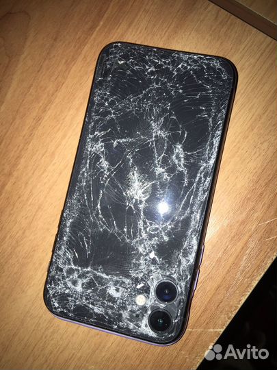 Телефон iPhone 11