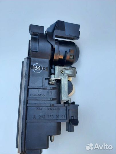 Ручка крышки багажника Мерседес w211