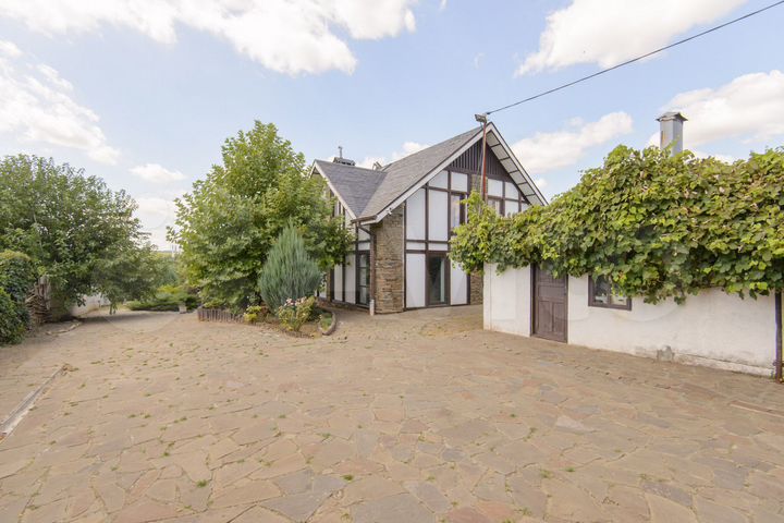 Дом 305 м² на участке 3 га