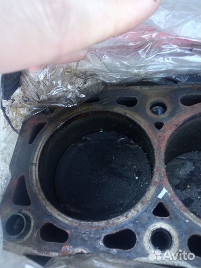 Блок цилиндров Рено лагуна 2, 2 литра 2004 год