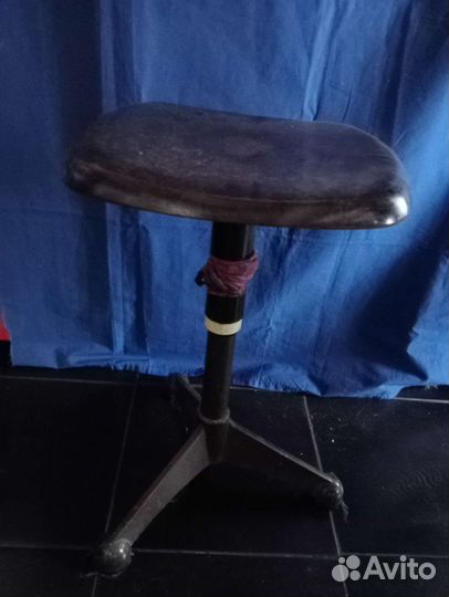 Стул поворотный