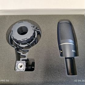 Студийный конденсаторный микрофон AKG C 2000