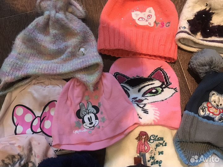 Шапочки осень,зима,весна и перчатки