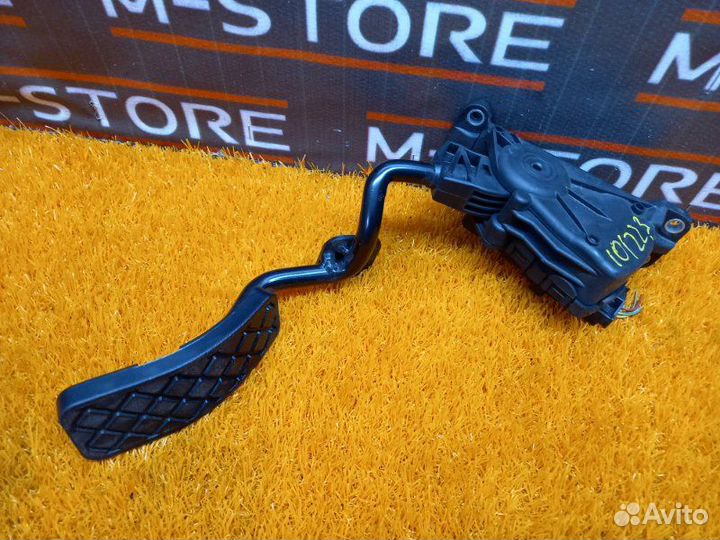 Педаль газа Audi A6 C6/4F ccea 2010