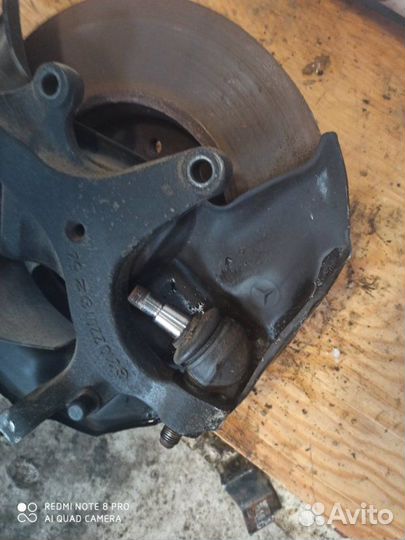 Ступица в сборе передняя левая Mercedes-Benz