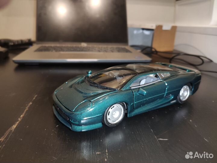 Модель Maisto 1:24 Jaguar XJ220