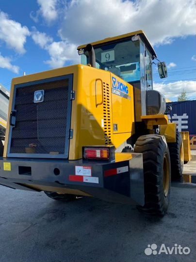 Фронтальный погрузчик XCMG LW330RU, 2024
