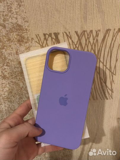 Чехол на iPhone 13