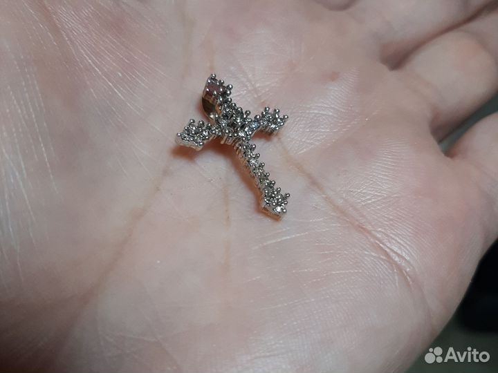 Золотой крестик с бриллиантами