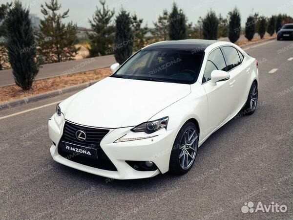 Литые диски RFX13 R18 на Lexus IS