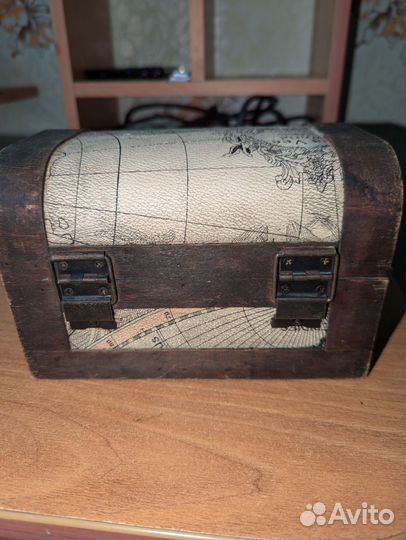 Деревянная шкатулка