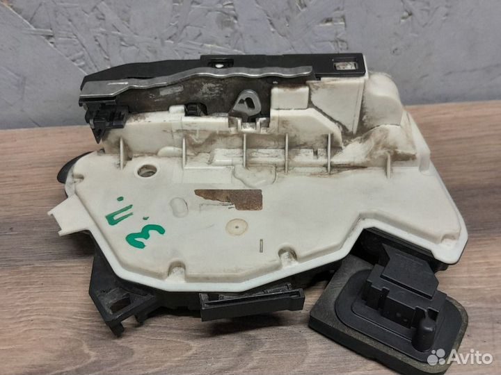 Замок двери задней правой Volkswagen Polo V (2009—2015)