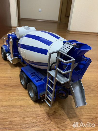Бетономешалка фирмы bruder