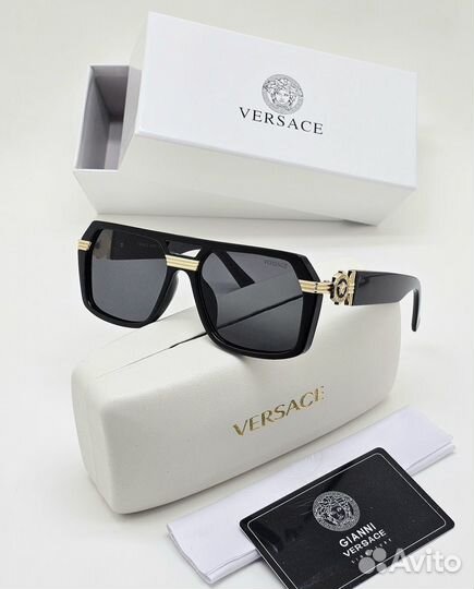 Солнцезащитные очки versace