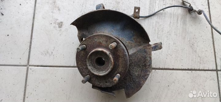 Кулак передний левый Hyundai Lavita 2003