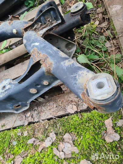 Подрамник задний Volkswagen Tiguan 1 2010