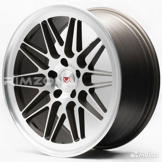 Литой диск в стиле vossen R18 5x114.3