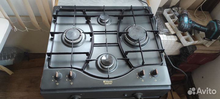 Газовый духовой шкаф и варочная поверхност ariston