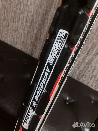 Лыжные ботинки и лыжи