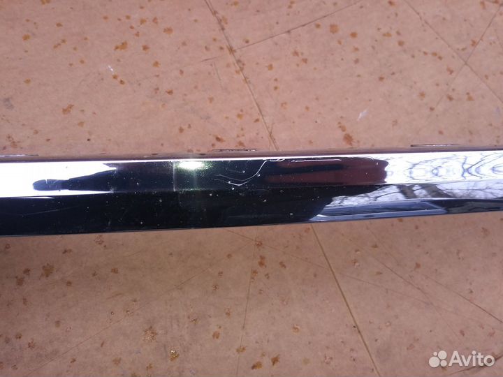 Молдинг заднего бампера центральный VW Tiguan 2