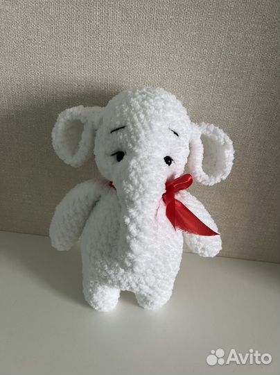 Слон вязаный ручная работа