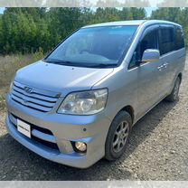 Toyota Noah 2.0 AT, 2004, 256 700 км, с пробегом, цена 1 050 000 руб.