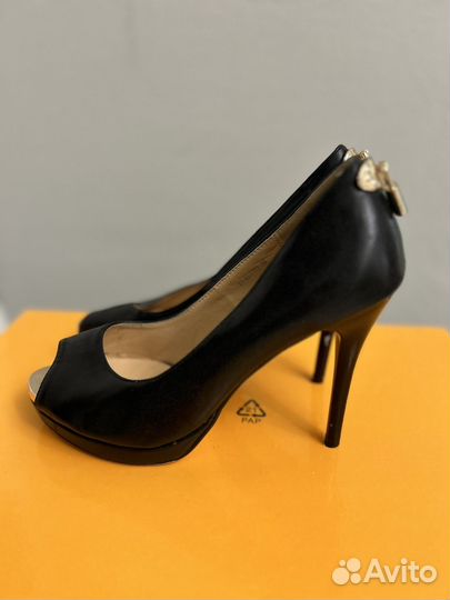 Туфли на шпильке 37