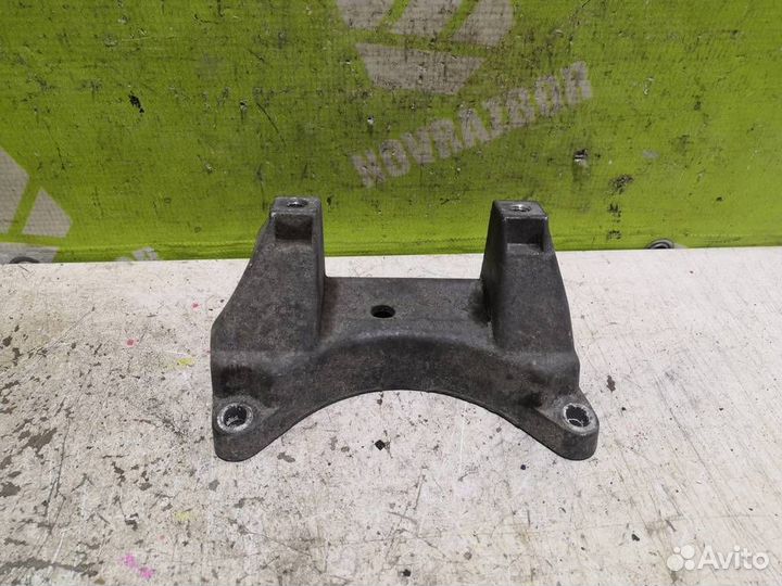 Кронштейн кпп Мерседес Бенз 210 Е-класс