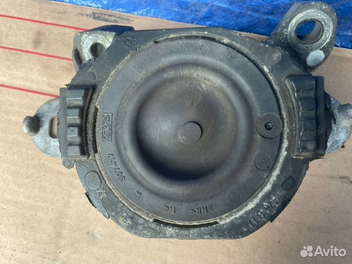 Подушка двигателя правая Volvo C30 P1 I5 turbo