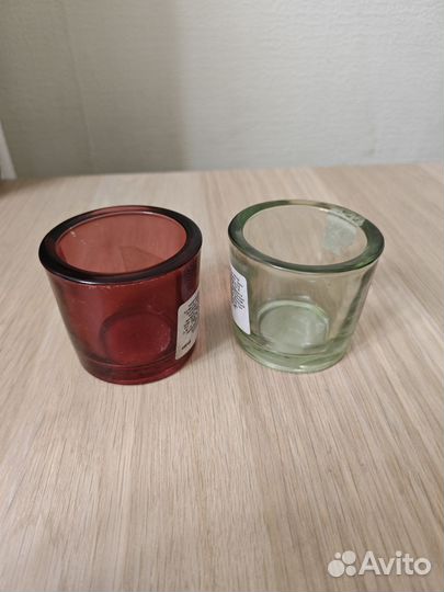 Подсвечники и красный и зеленый