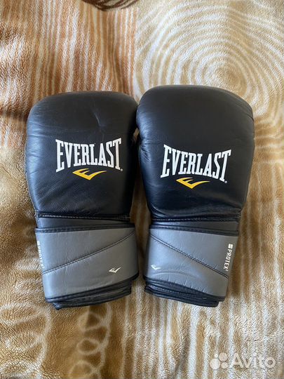 Боксерские перчатки Everlast
