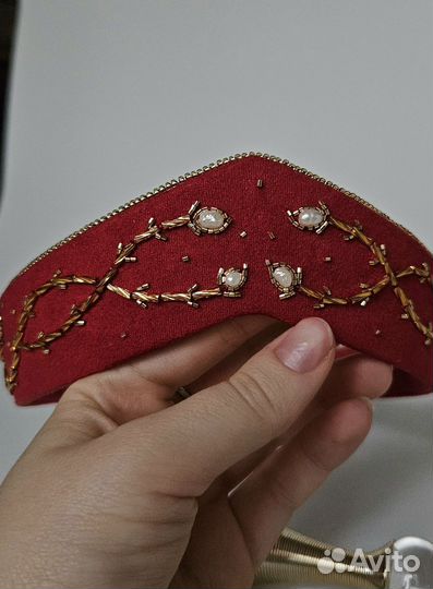 Кокошник современный расшитый жемчугом и бисером