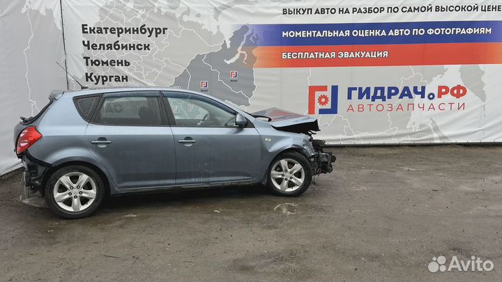 Держатель задней полки правый Kia Ceed (ED) 859201