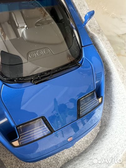 Bugatti EB110 autoart 1 18