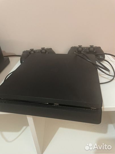 Sony PS4 slim 500gb 2 геймпада