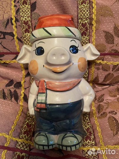 Фарфоровая статуэтка