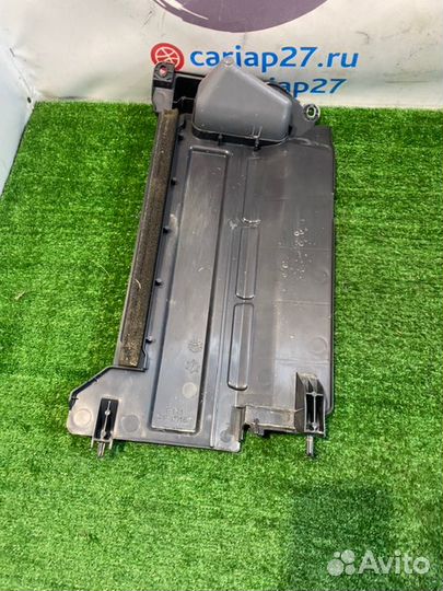 Защита радиатора(2) передняя правая Toyota Vitz