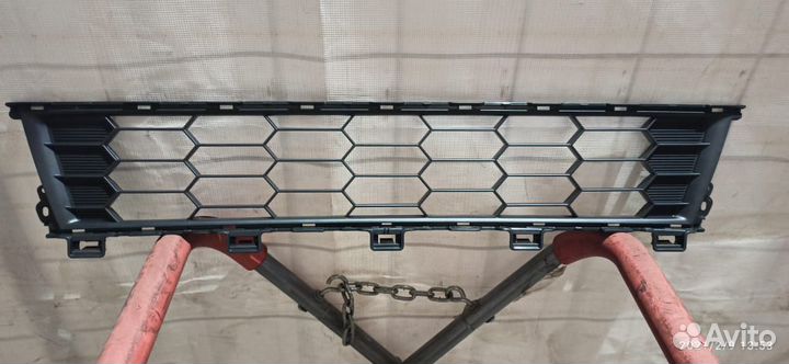 Решетка бампера Mitsubishi L200 KL 6402A351