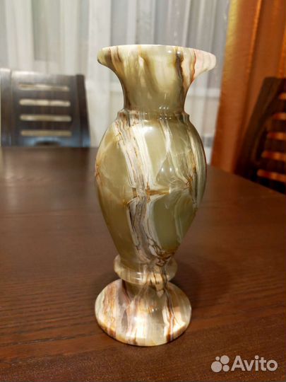 Ваза из оникса