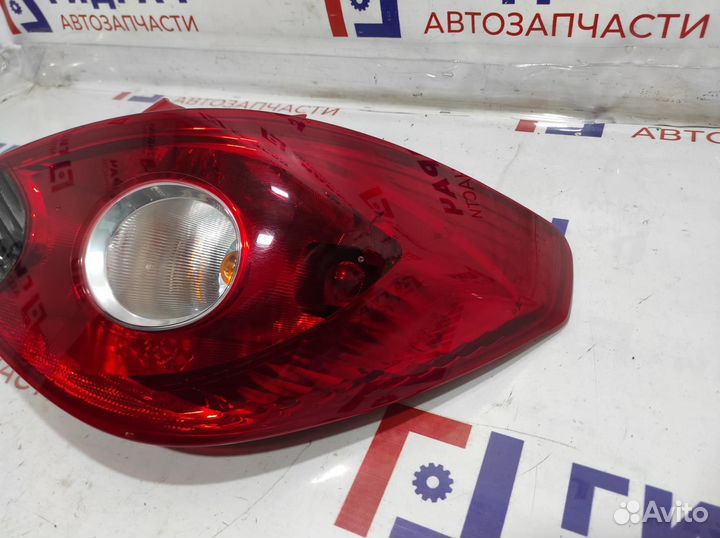 Фонарь задний правый Opel Corsa (D) 13186351. Дефект