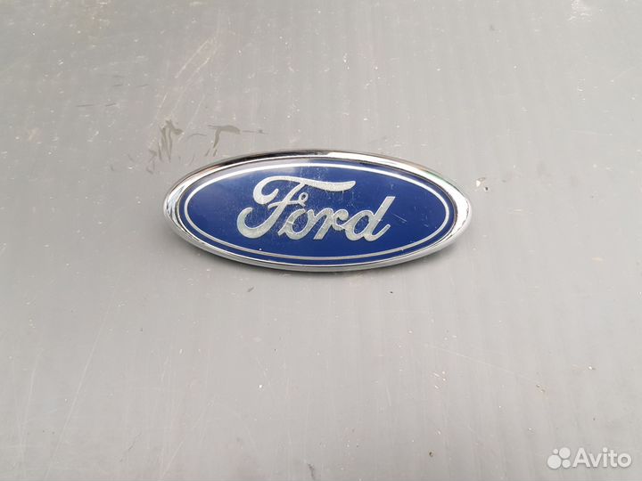 Эмблема шильдик крышки багажника Ford Focus 2