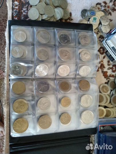 Монеты и значки
