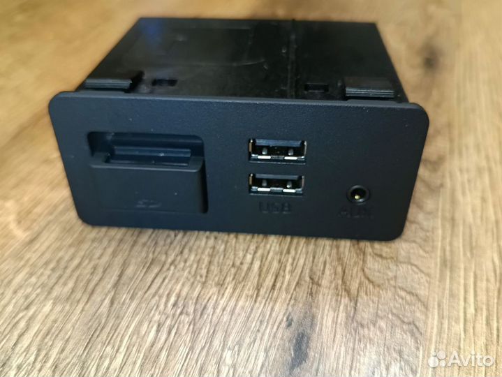 Блок Mazda 6 usb hub D08H-669U0 B