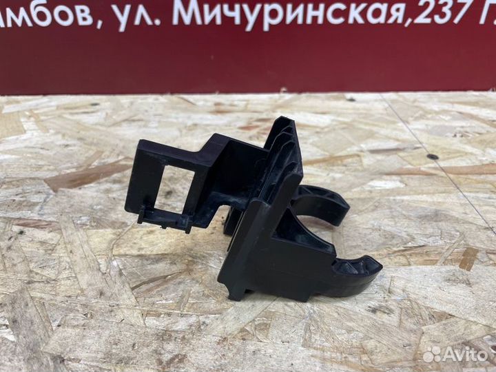 Кронштейн бачка омывателя Volkswagen Polo